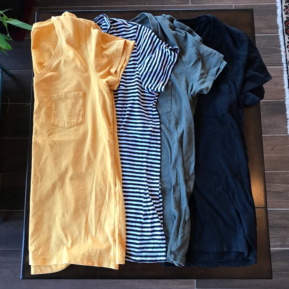 Set of 4 cotton v-neck tees, size M